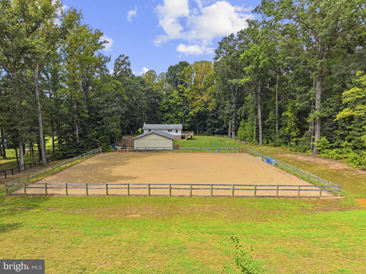 5483 Beach Rd Property Photo 8