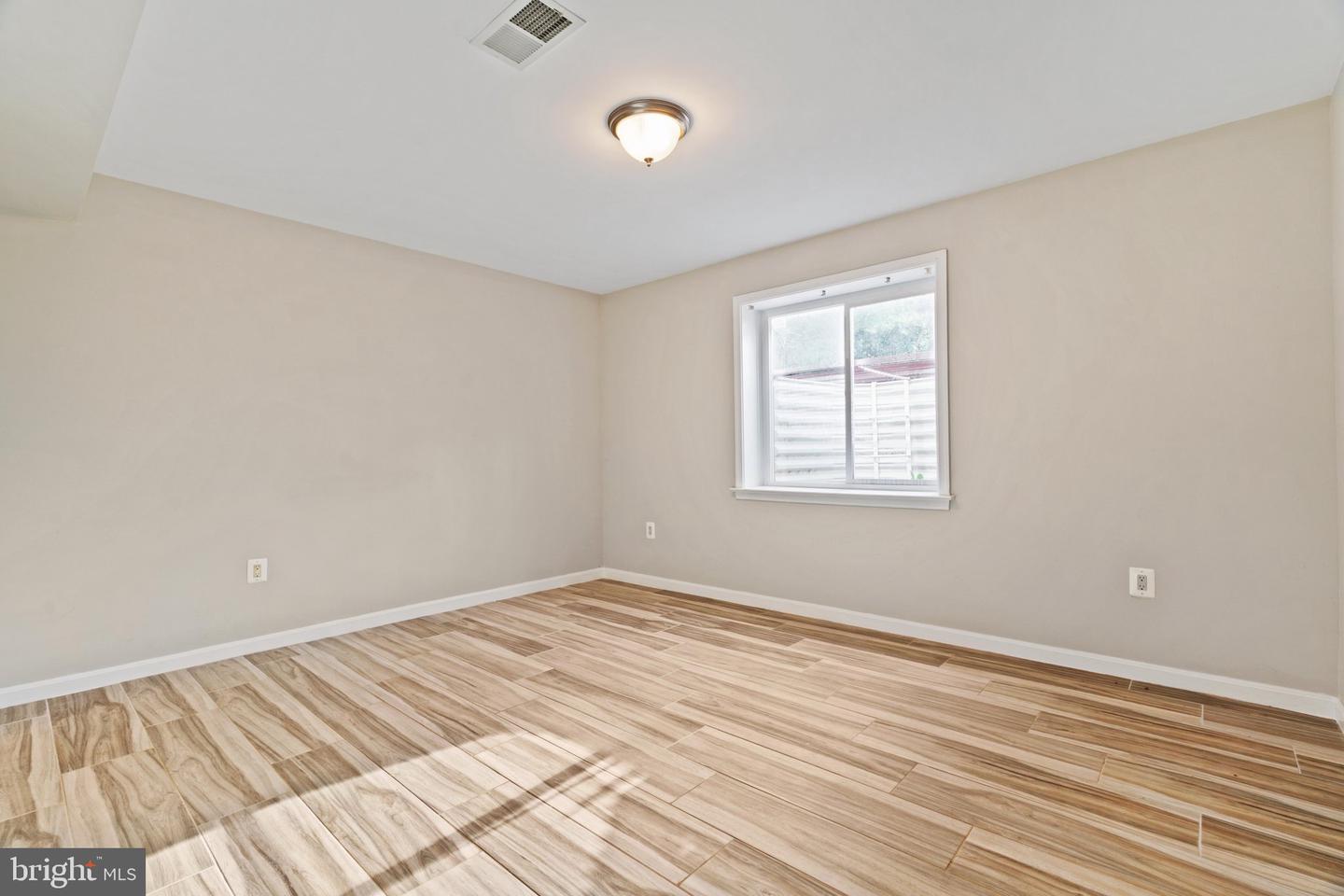 8091 Side Hill Dr Property Photo 35