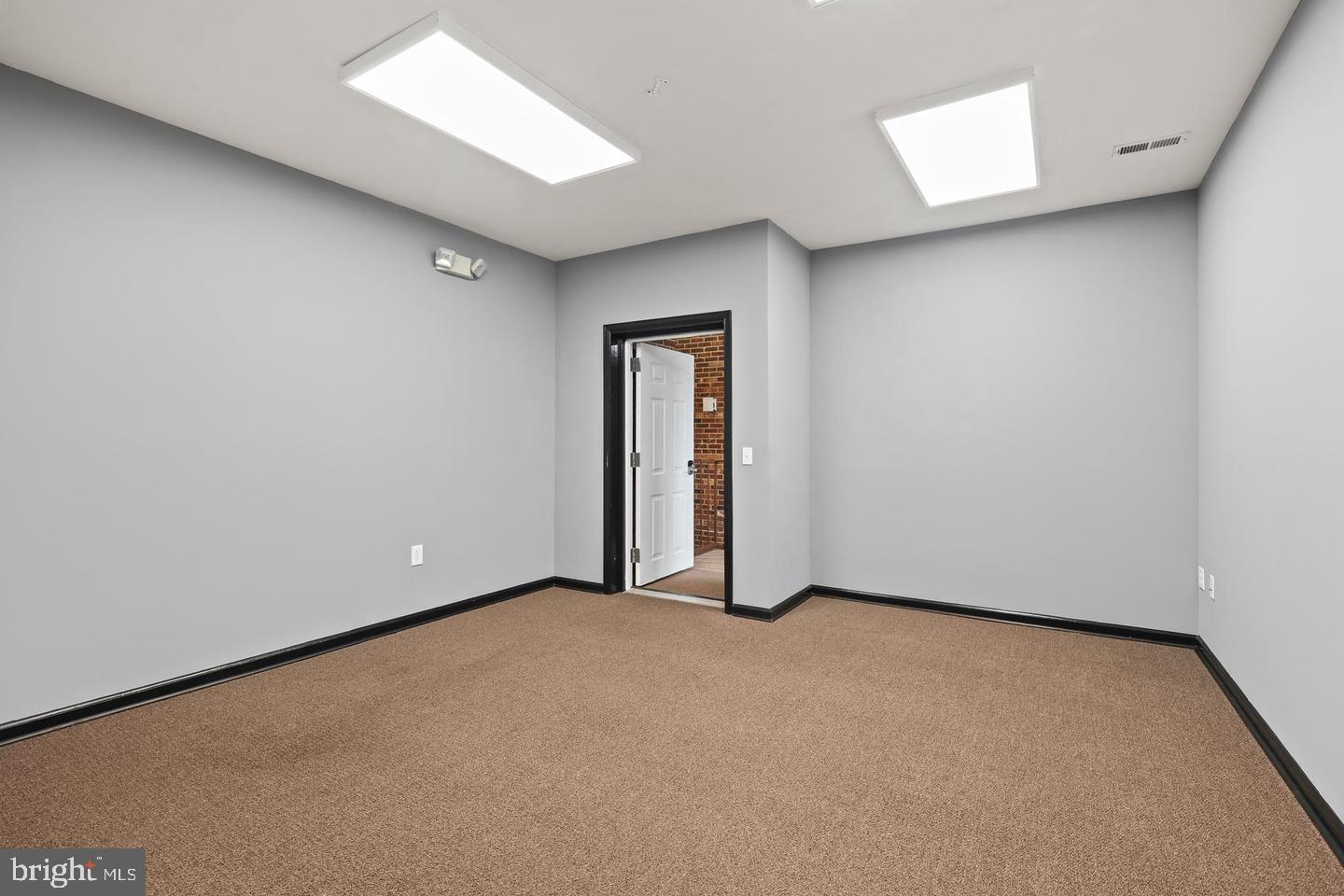 578 Waterloo Rd #1b Property Photo 8