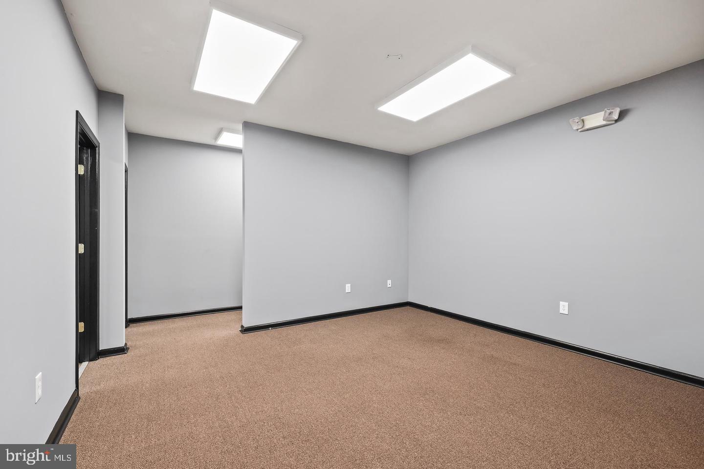 578 Waterloo Rd #1b Property Photo 9