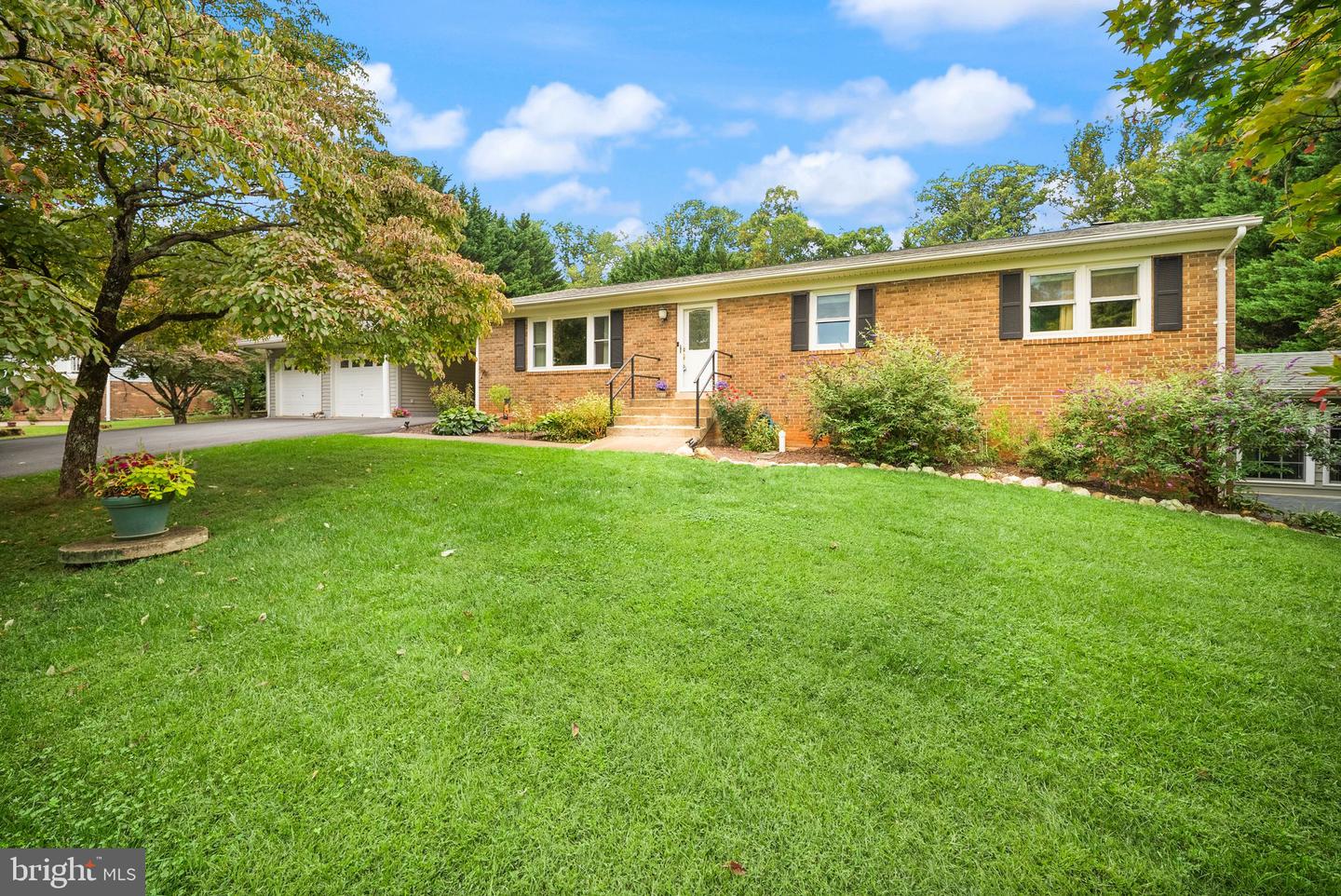 4580 AKERS LN Property Photo 1