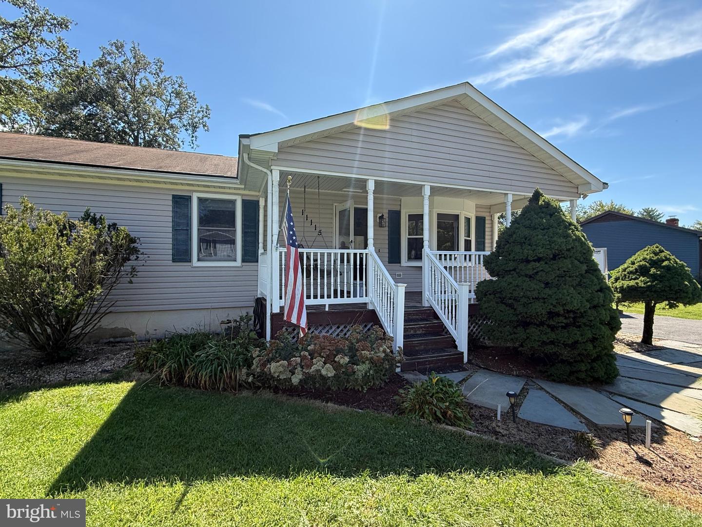 11115 CEDAR LN Property Photo 1