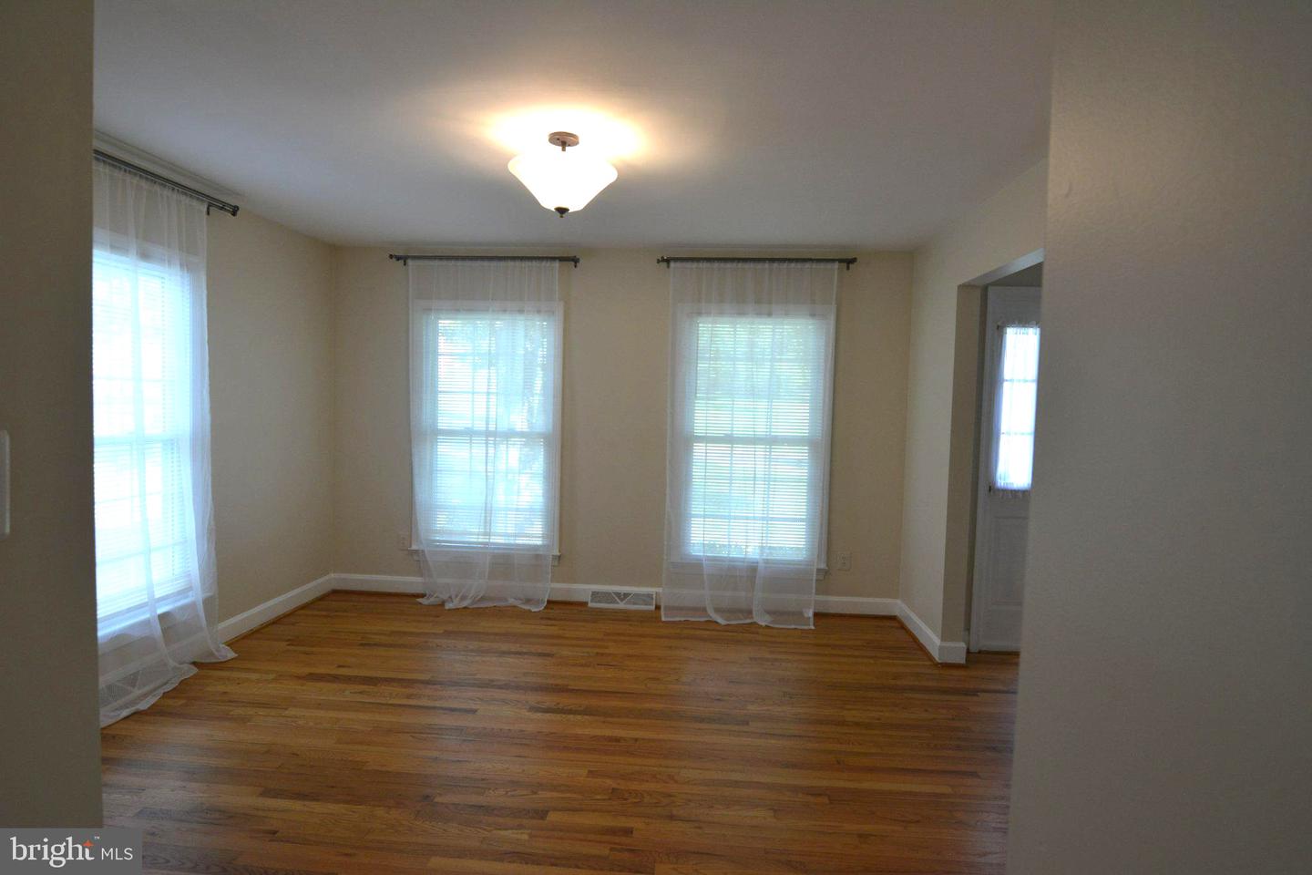 4216 Mosby St Property Photo 3