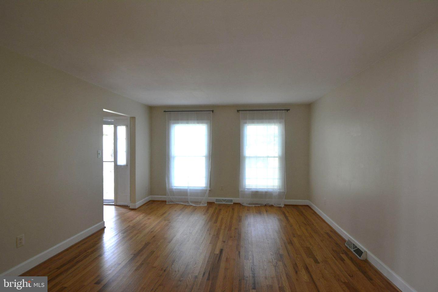 4216 Mosby St Property Photo 4