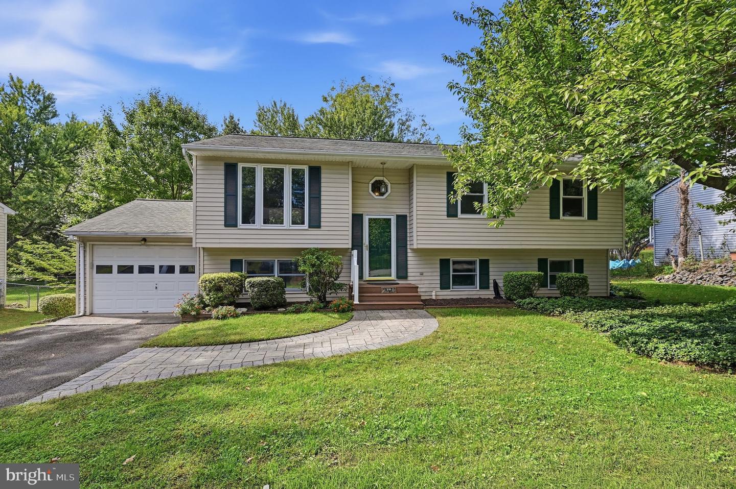 20 FISHBACK CT Property Photo 1