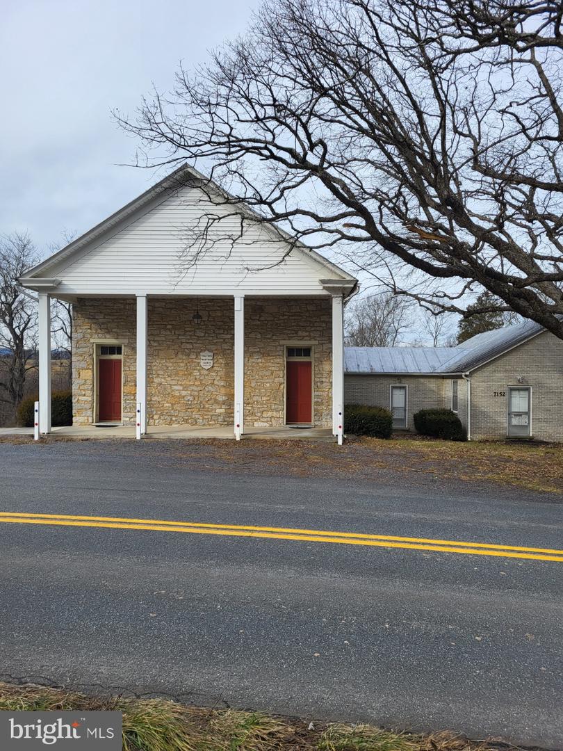 7152 Middle Rd Property Photo 1
