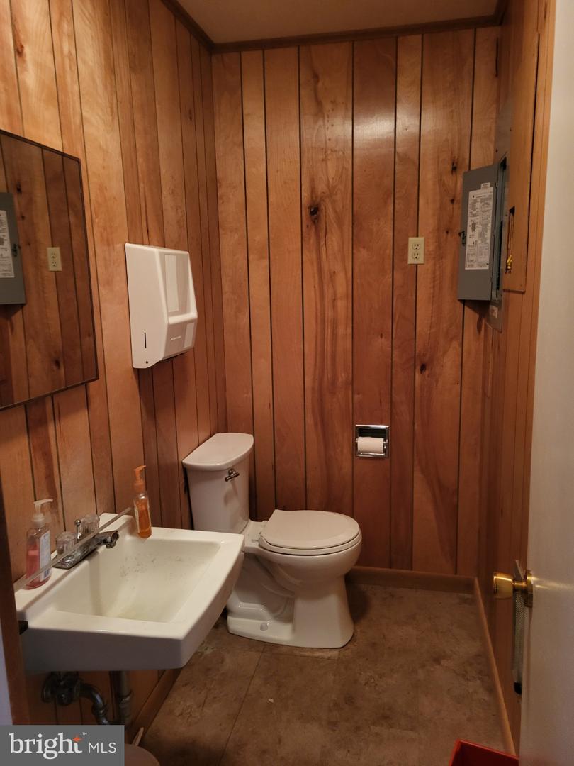 7152 Middle Rd Property Photo 9