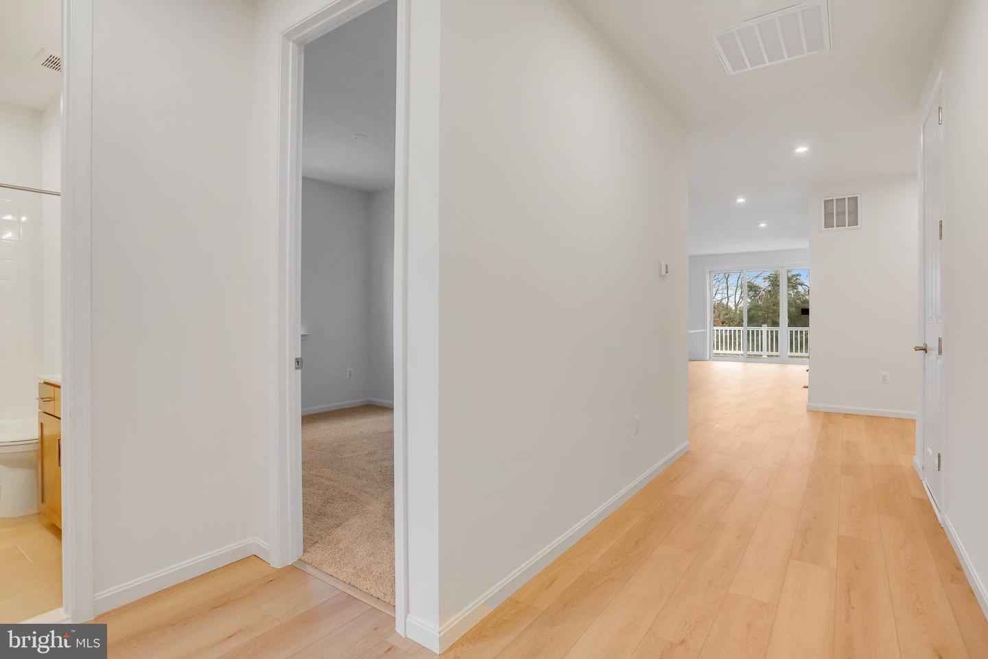 129 Midsummer Ln Property Photo 6