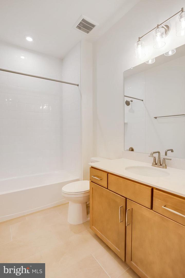 129 Midsummer Ln Property Photo 8