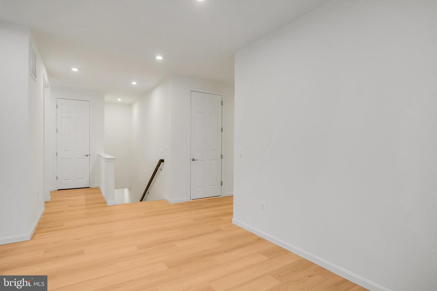 129 Midsummer Ln Property Photo 15