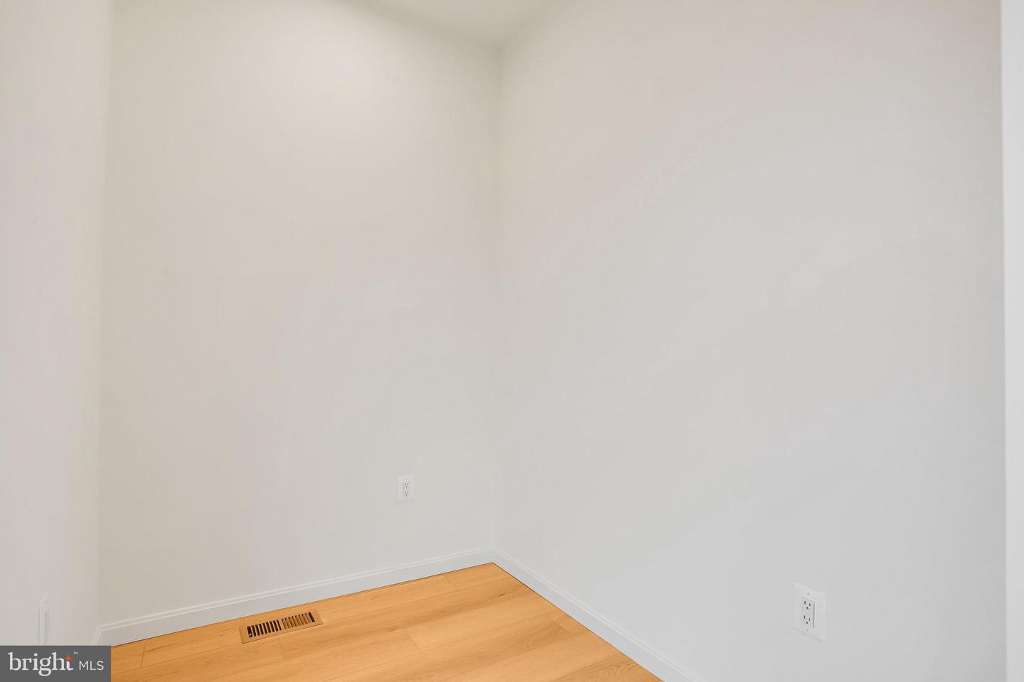 129 Midsummer Ln Property Photo 27