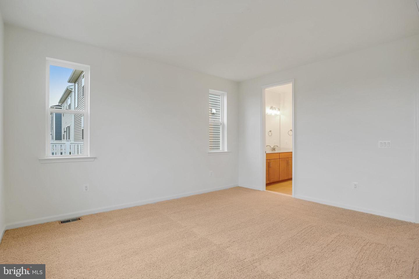 129 Midsummer Ln Property Photo 36