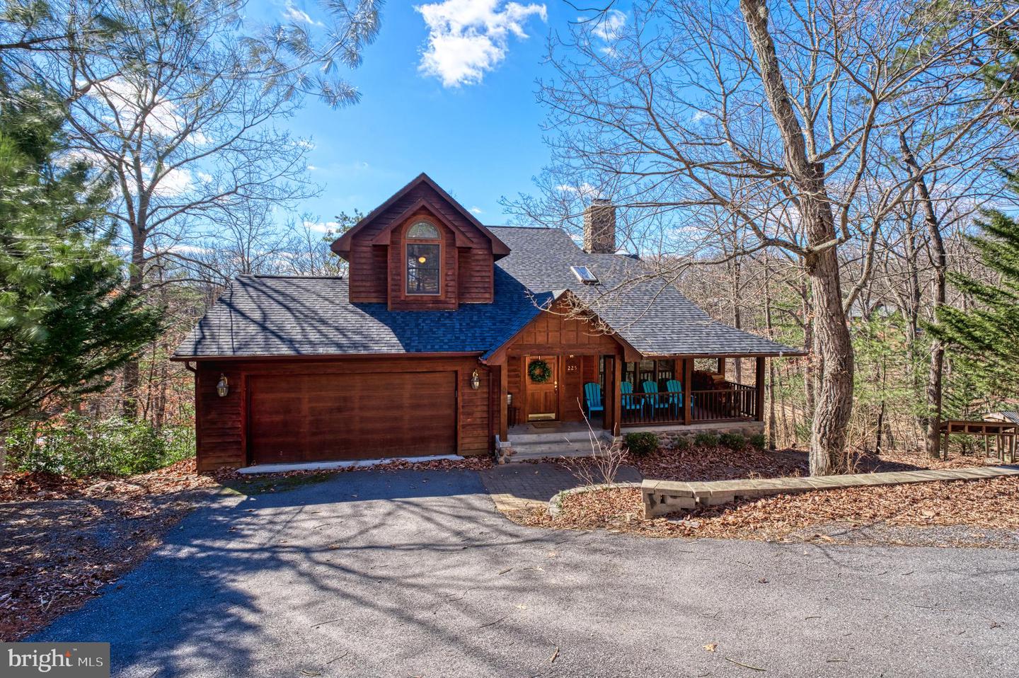 225 Lakeview Dr Property Photo