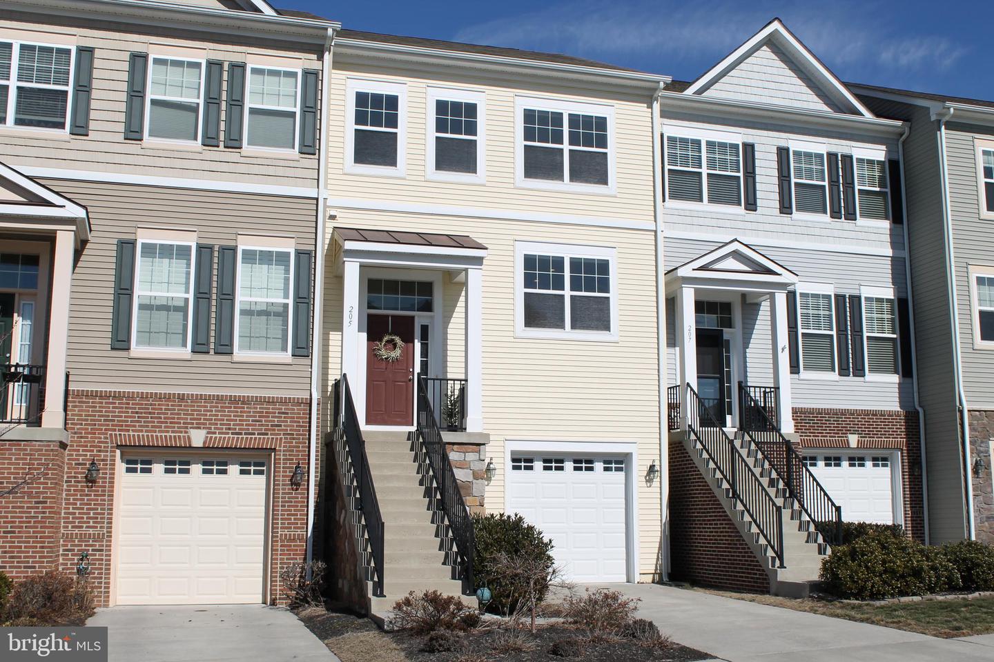 205 Cobble Stone Dr Property Photo