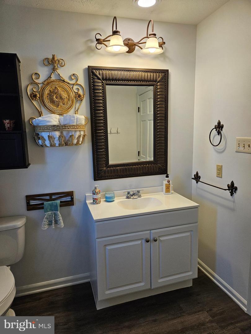 103 Fenwick Court Property Photo 34
