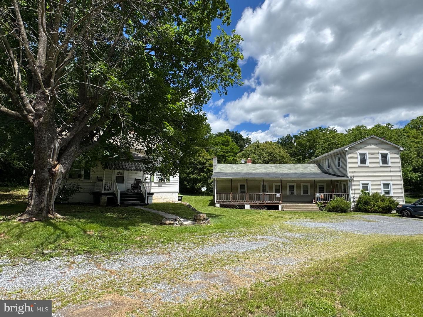 386 Round Hill Road Property Photo 2