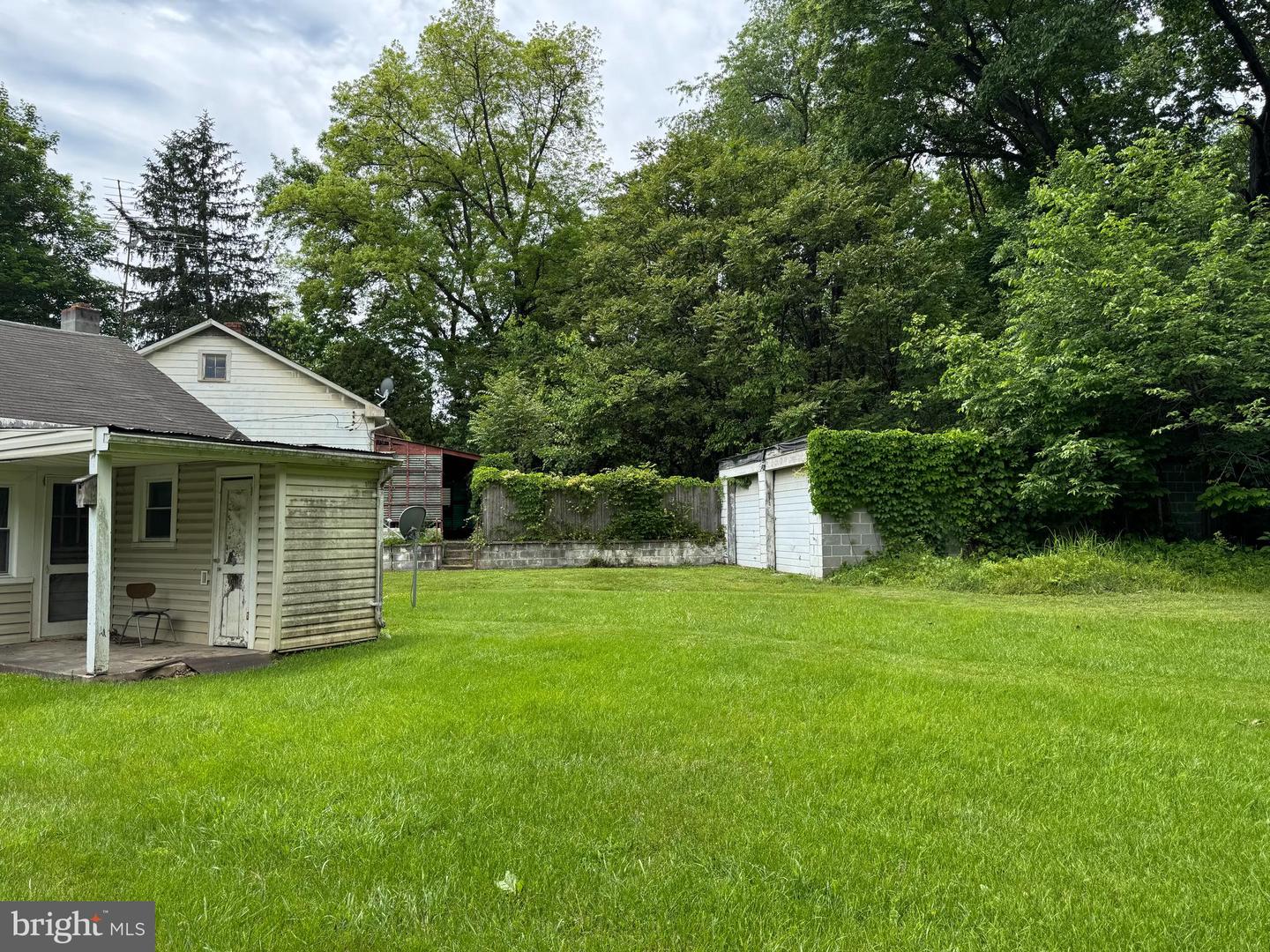 386 Round Hill Road Property Photo 8