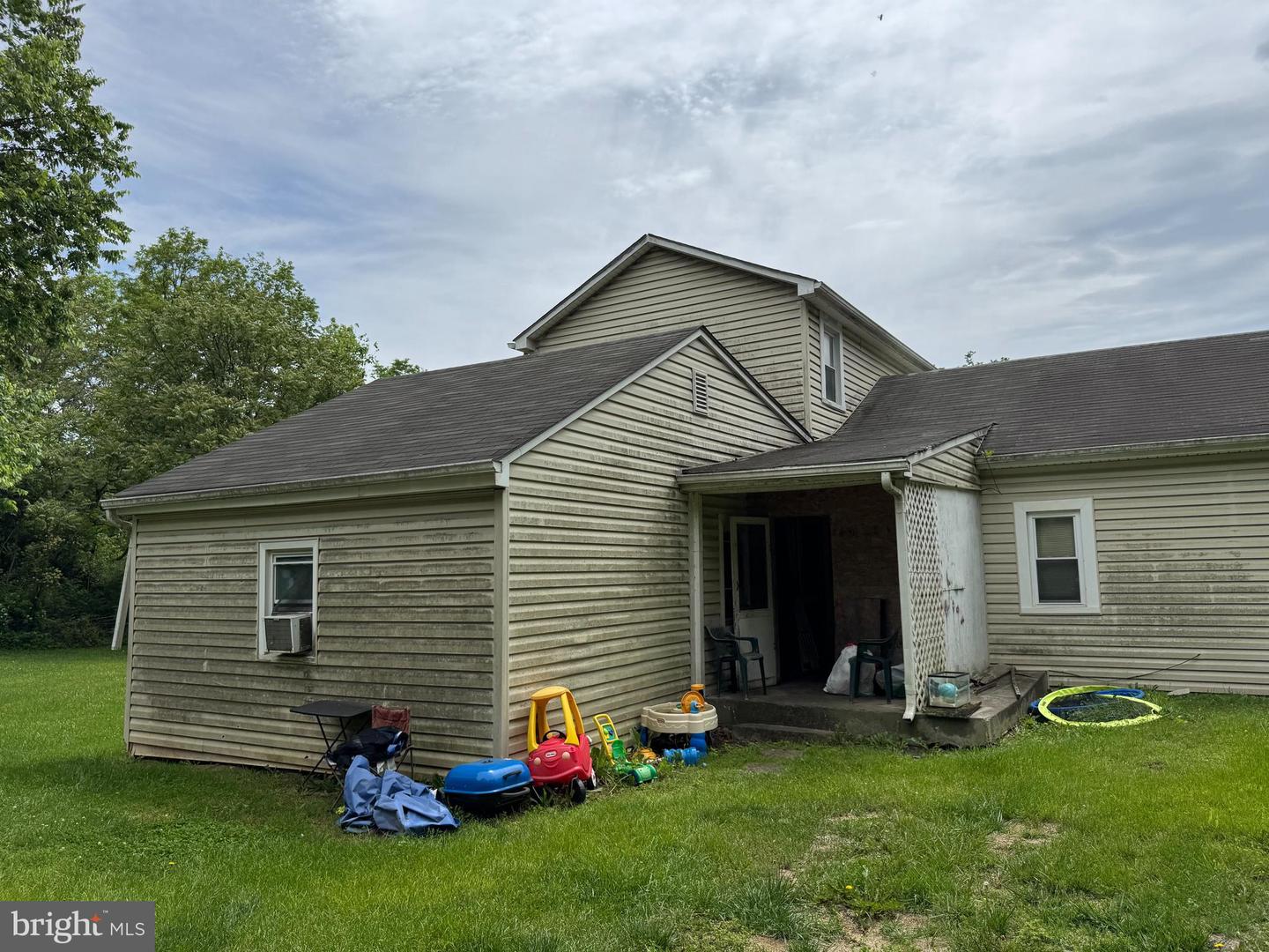 386 Round Hill Road Property Photo 10