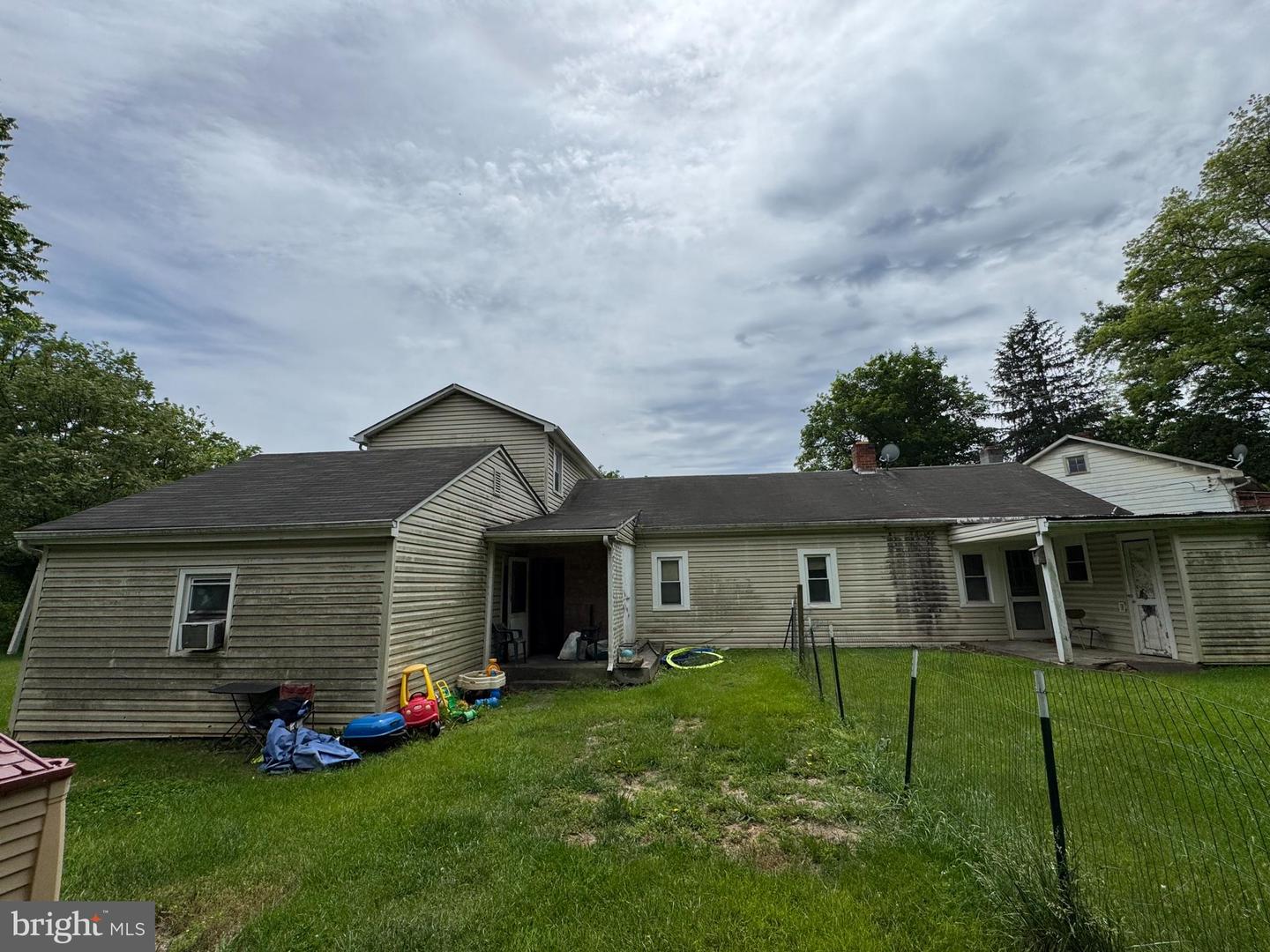 386 Round Hill Road Property Photo 11