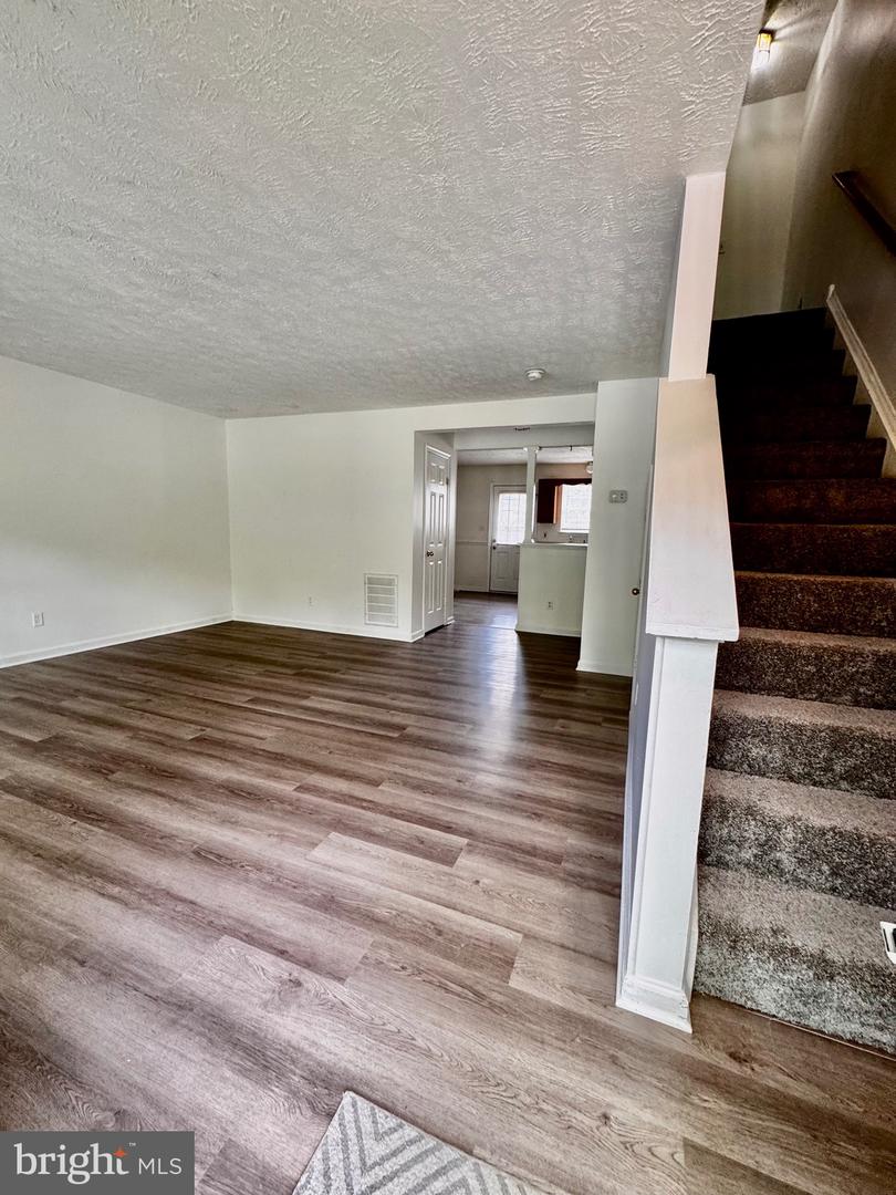 403 Chatham Sq Property Photo 2