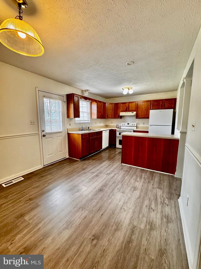 403 Chatham Sq Property Photo 6
