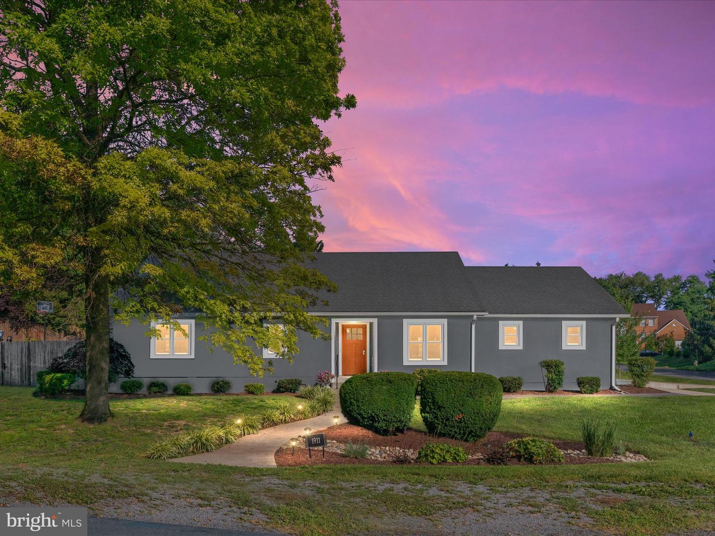 1911 Wayland Dr Property Photo 1