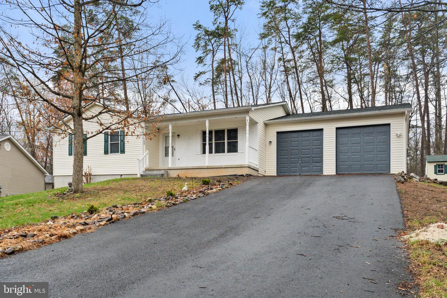 100 Woodlands Ln Property Photo 1