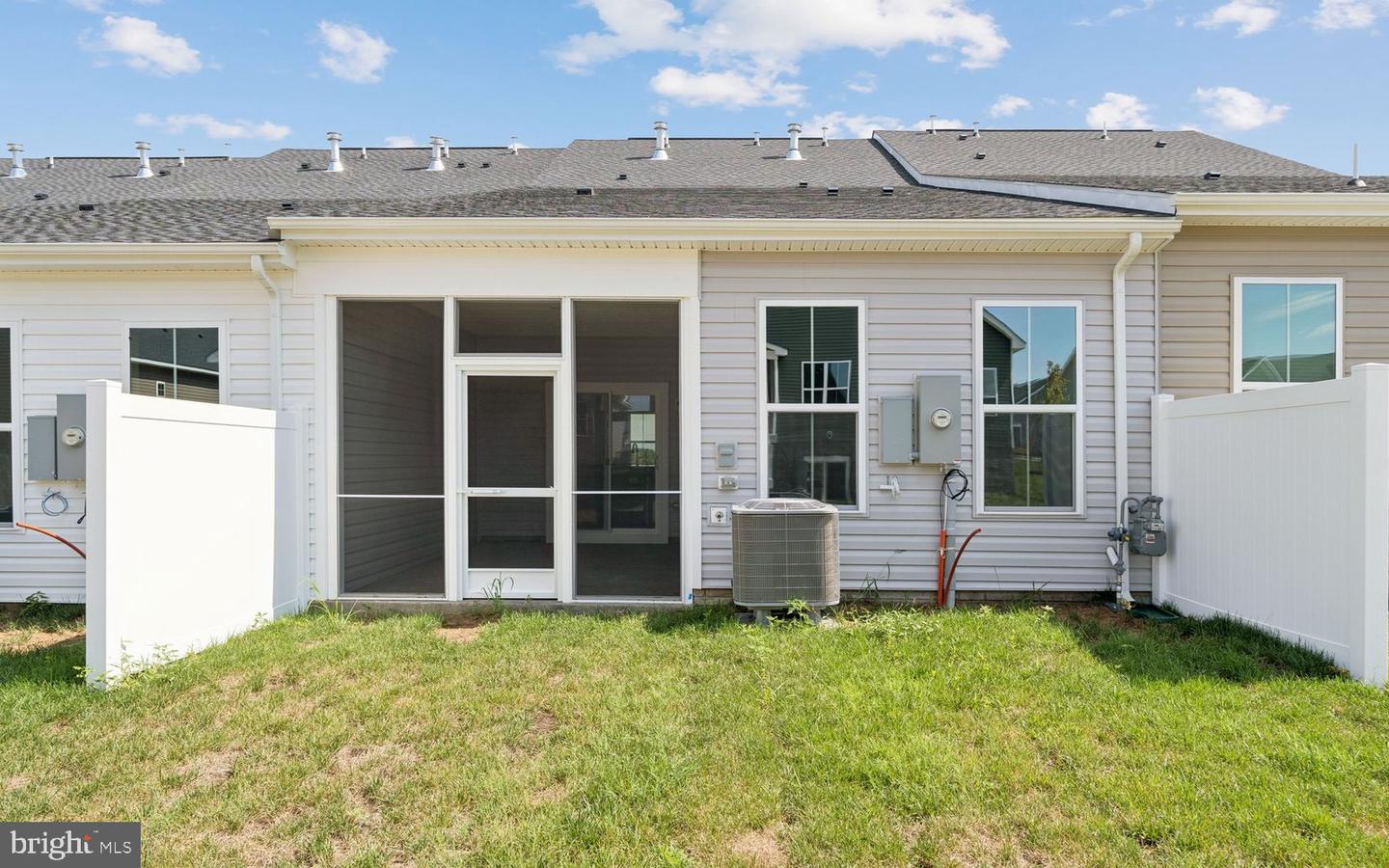 103 Castaway Pl Property Photo 3