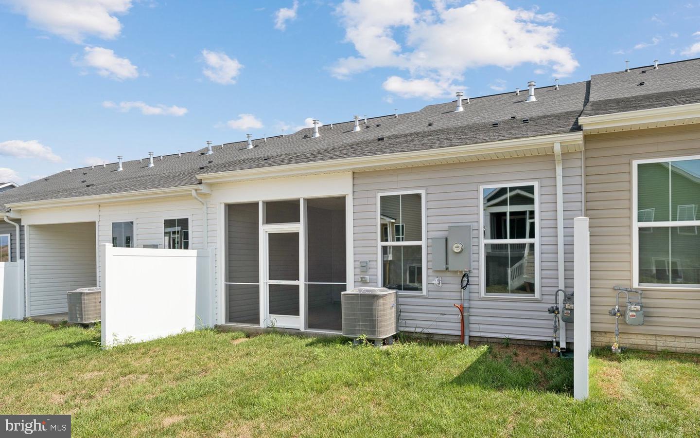 103 Castaway Pl Property Photo 4