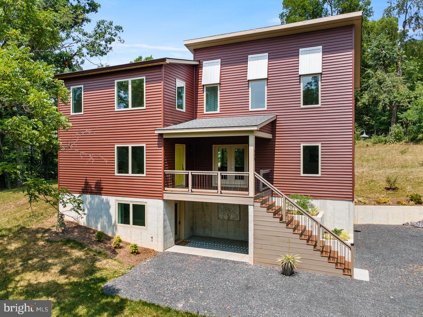 201 Nathaniel Dr Property Photo 1
