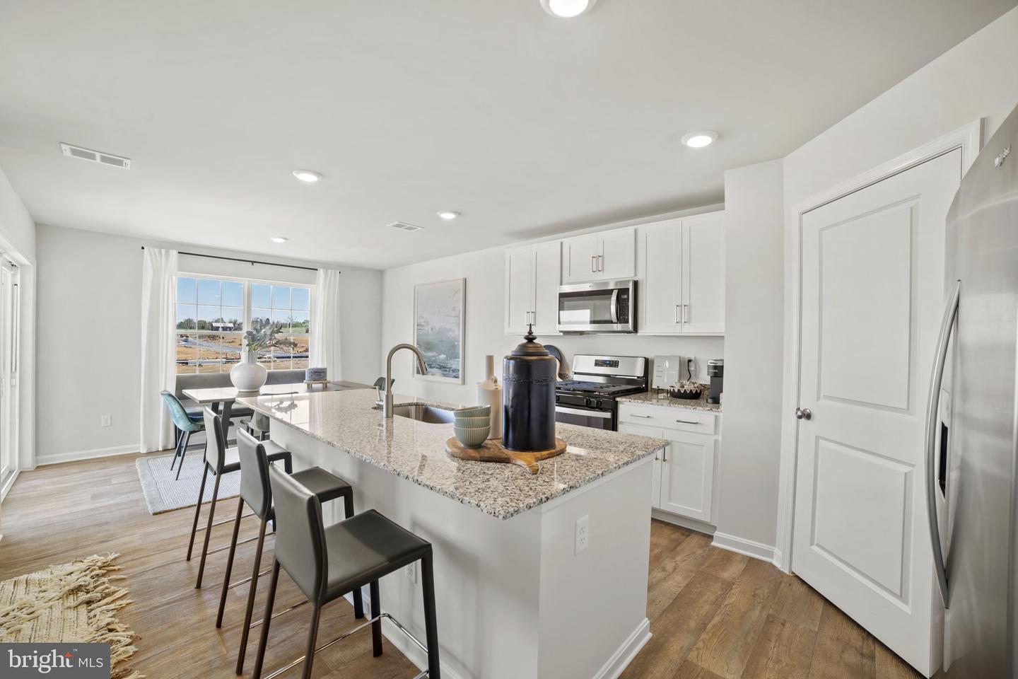 136 Wappinger Ter Property Photo 4