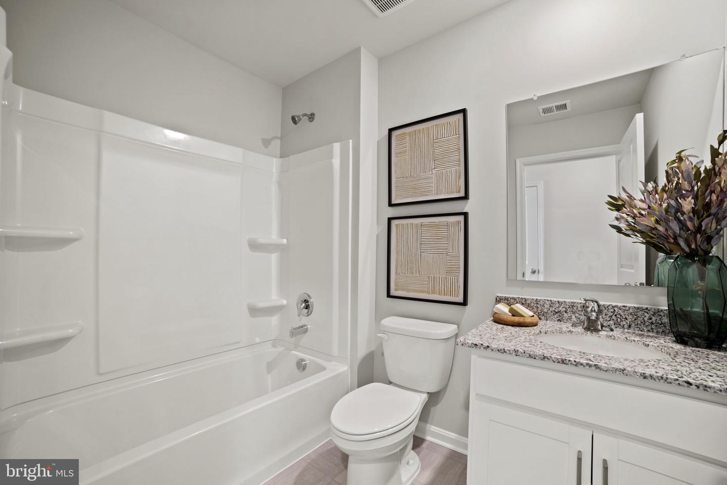 136 Wappinger Ter Property Photo 12