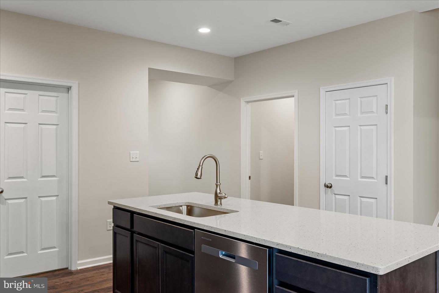 253 Rossmann Blvd Property Photo 19