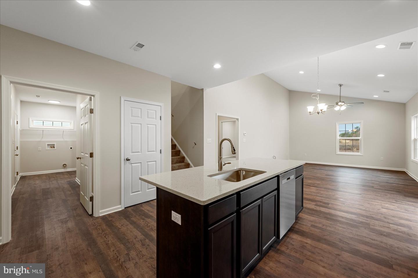 253 Rossmann Blvd Property Photo 20