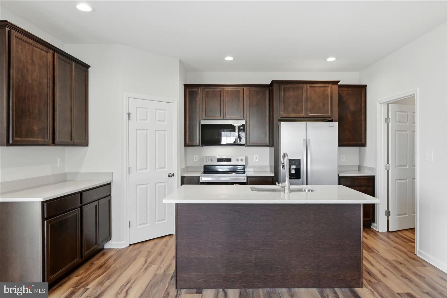 619 Farmington Blvd Property Photo 4