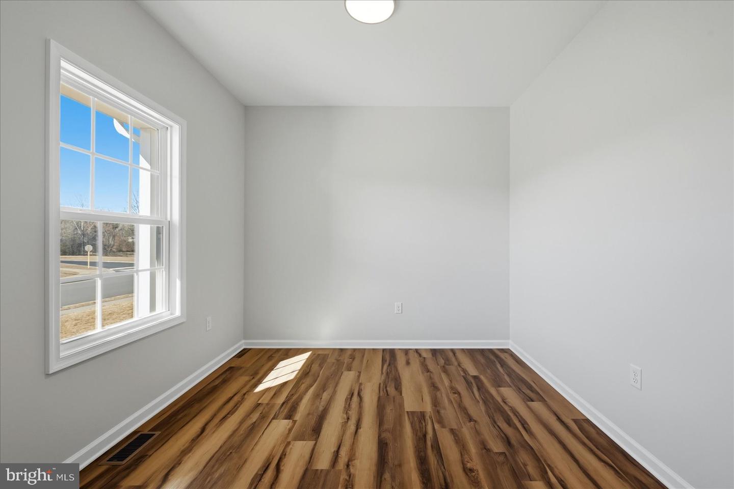 619 Farmington Blvd Property Photo 15