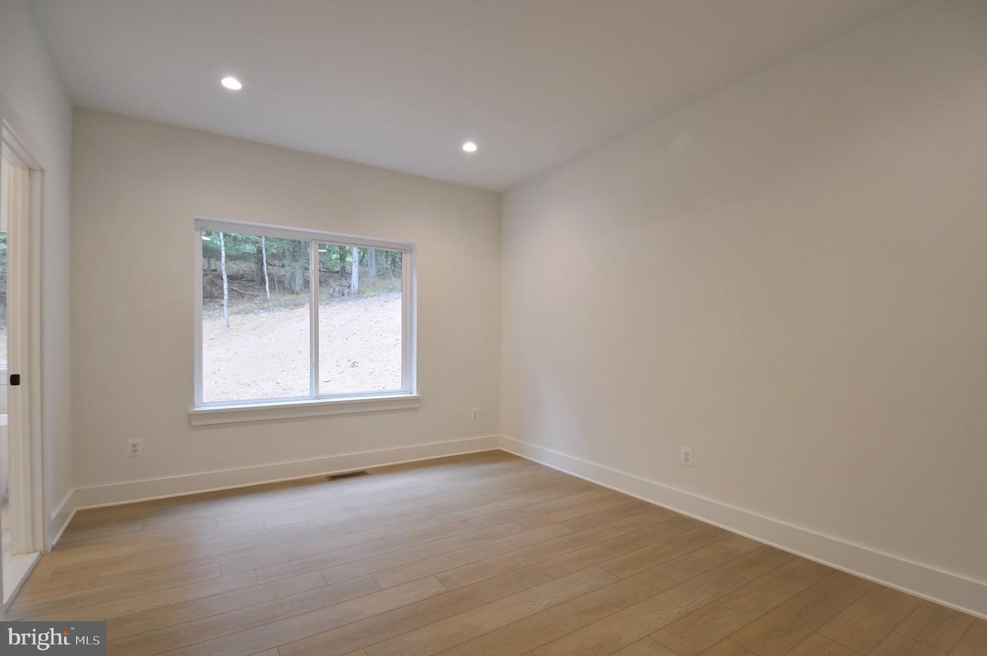 1114 Lakeview Dr Property Photo 60