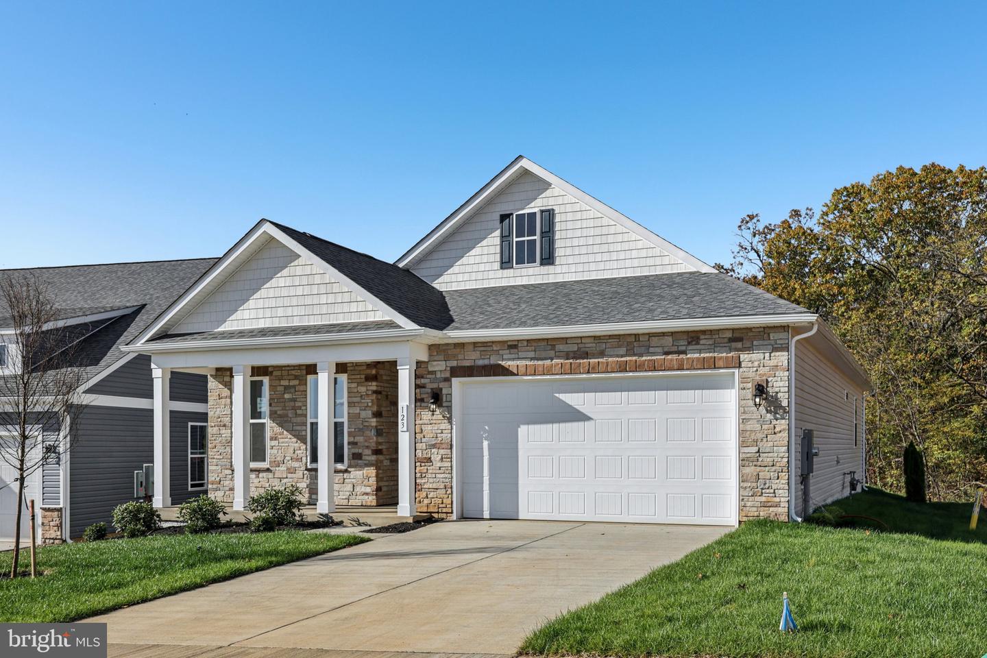 237 Hydrangea Way Property Photo 2
