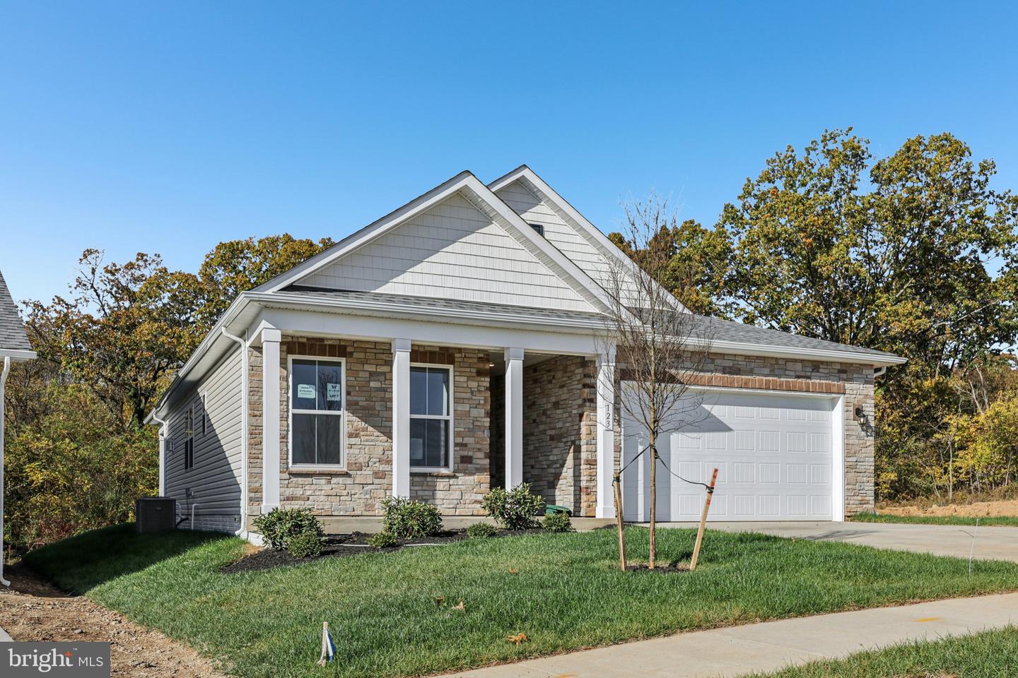237 Hydrangea Way Property Photo 3