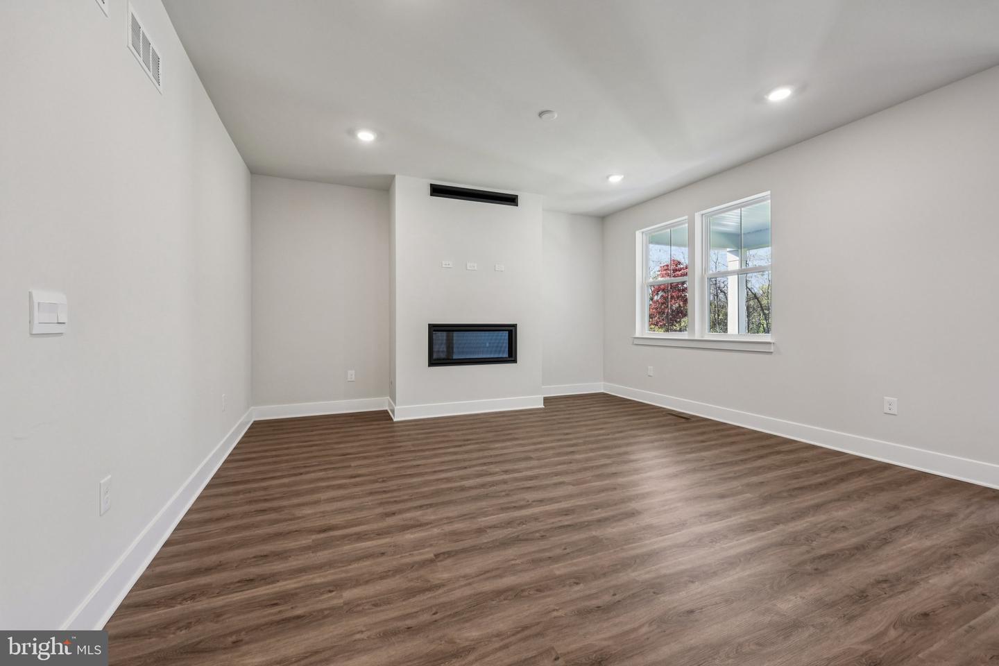 237 Hydrangea Way Property Photo 8