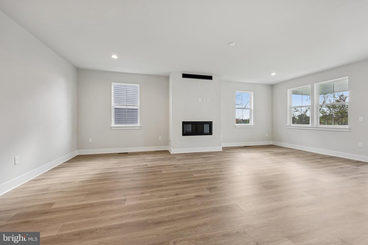 239 Hydrangea Way Property Photo 4