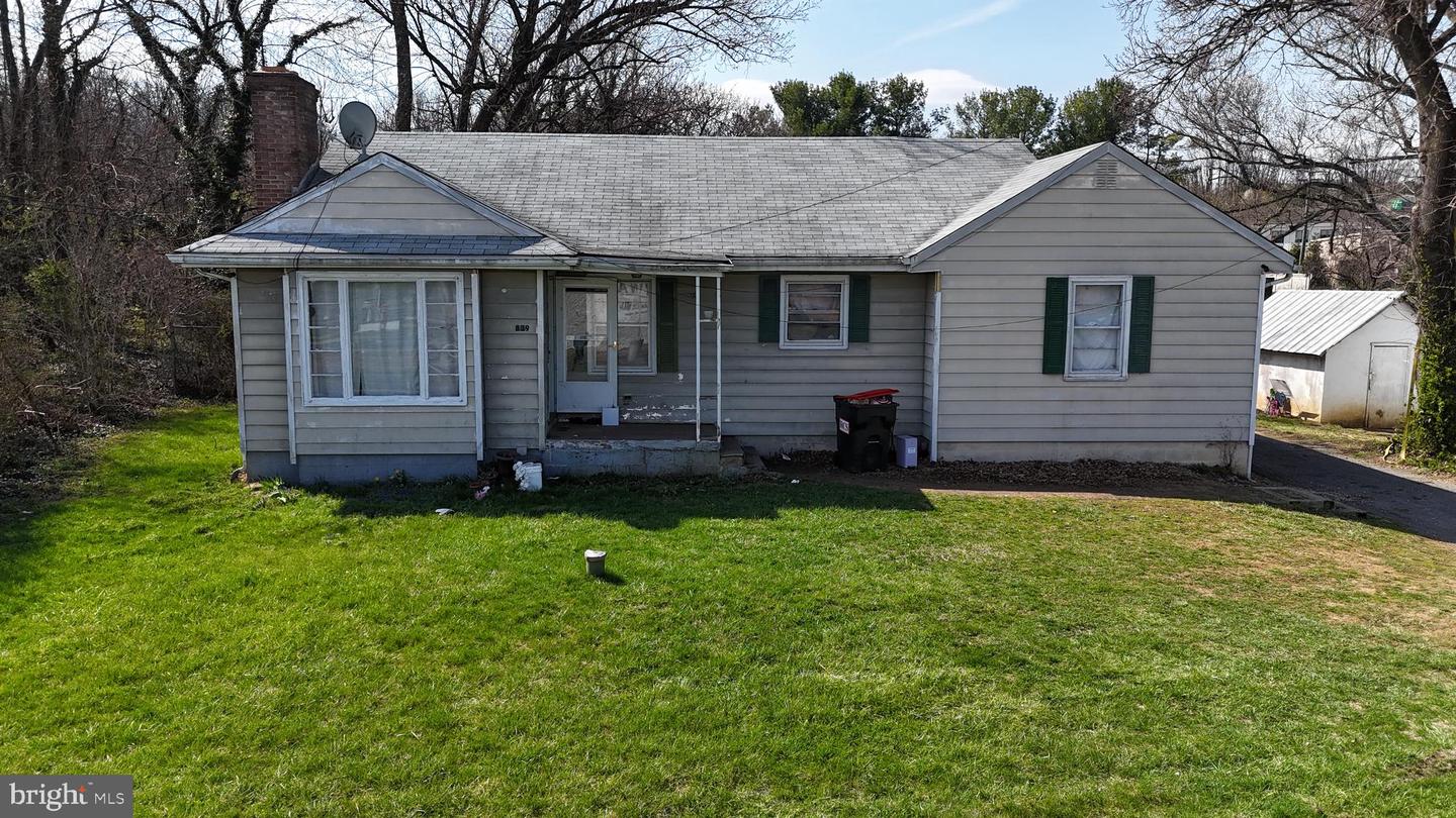 821 Property Photo 10