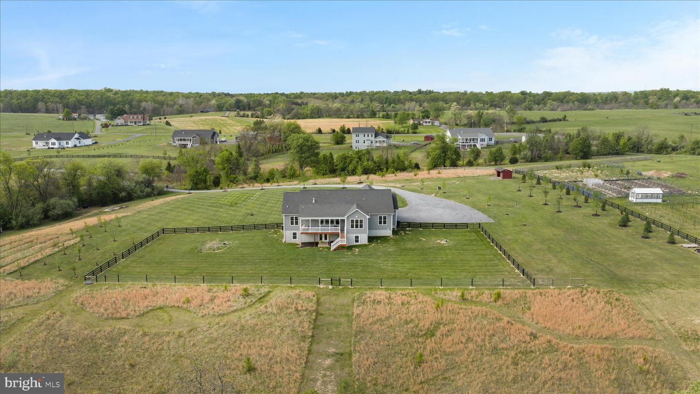 1015 Redbud Rd Property Photo 2