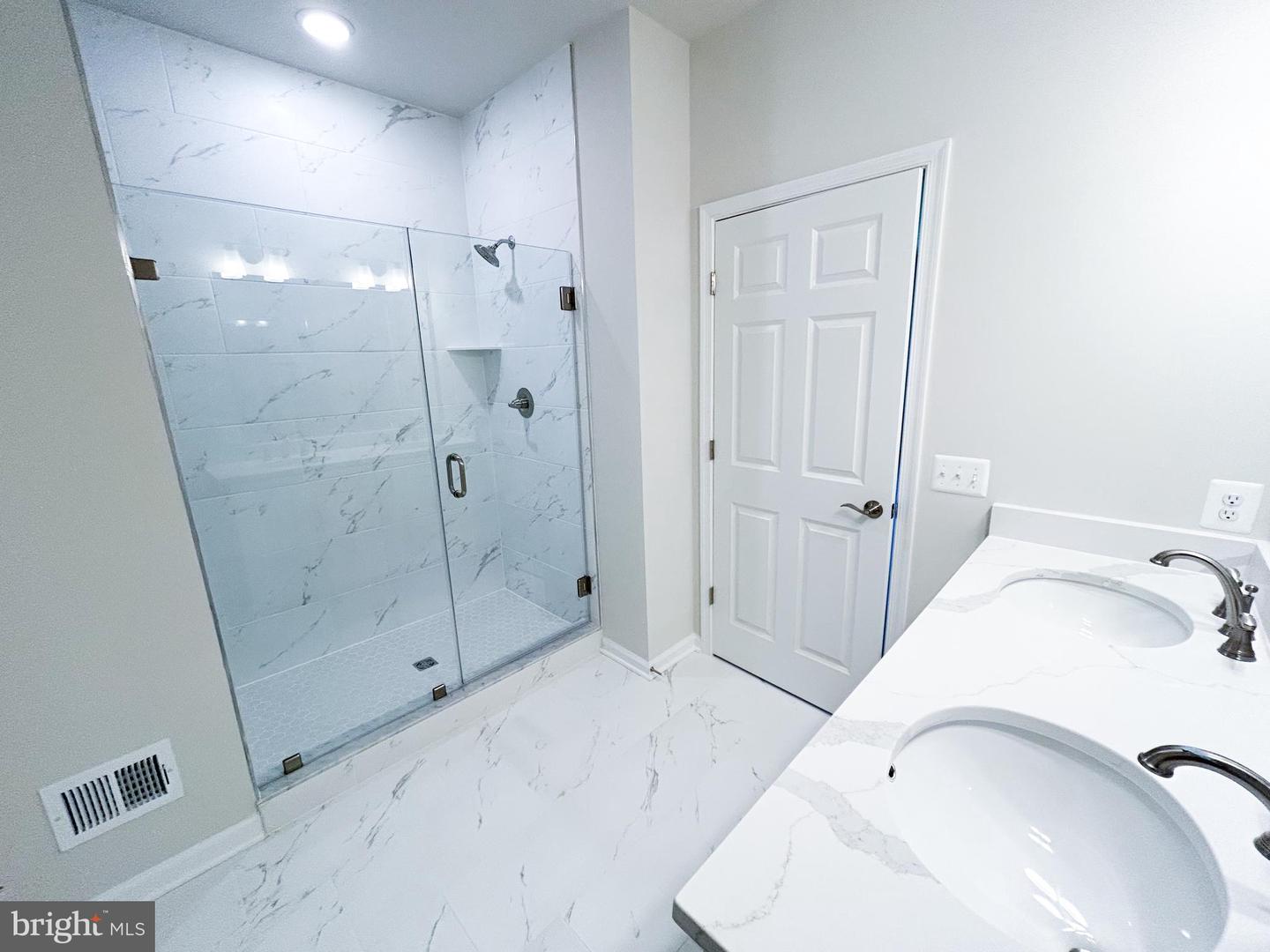 111 Heirloom Way Property Photo 8