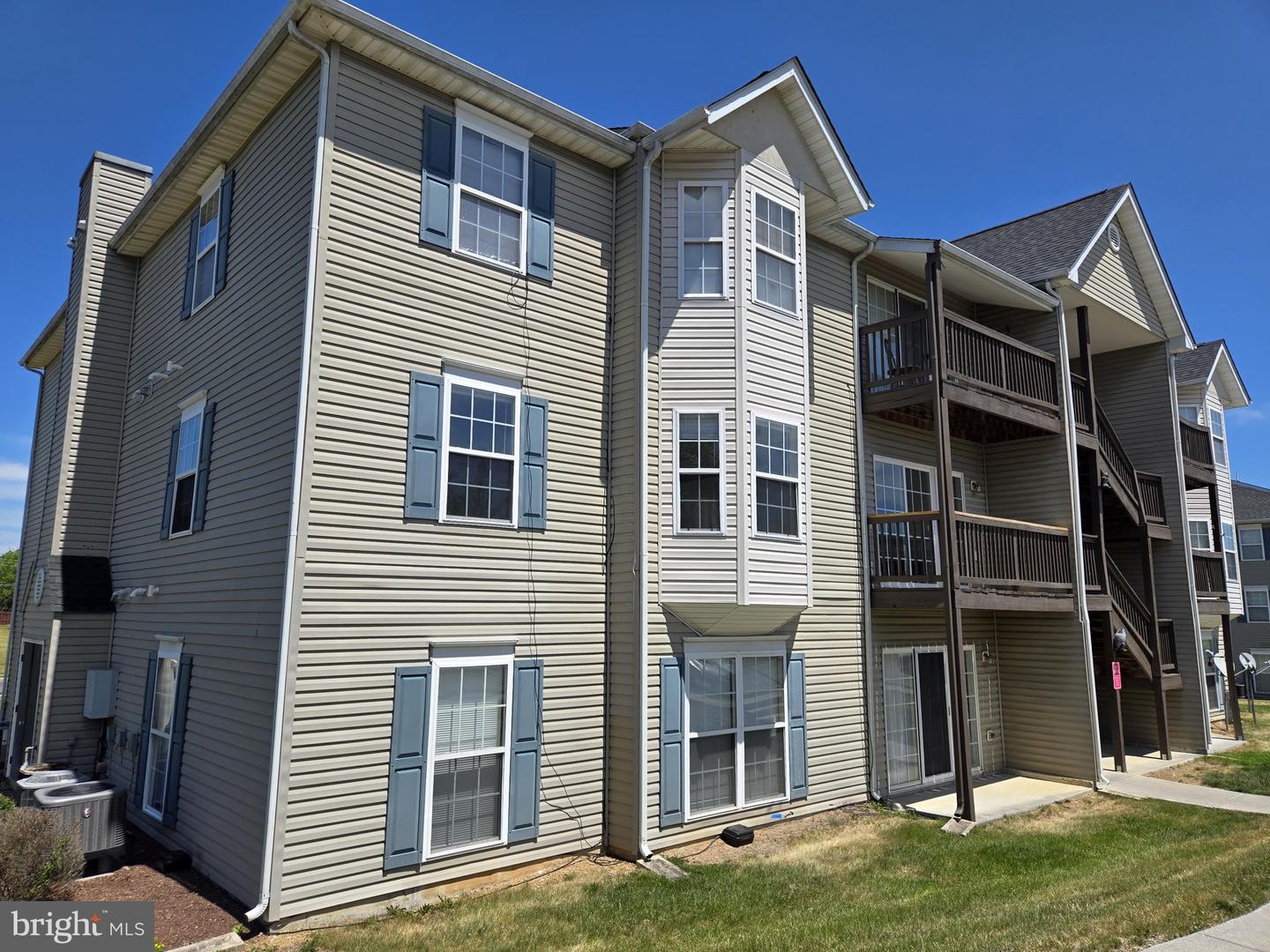 136-8 BROOKLAND CT #8 Property Photo 1