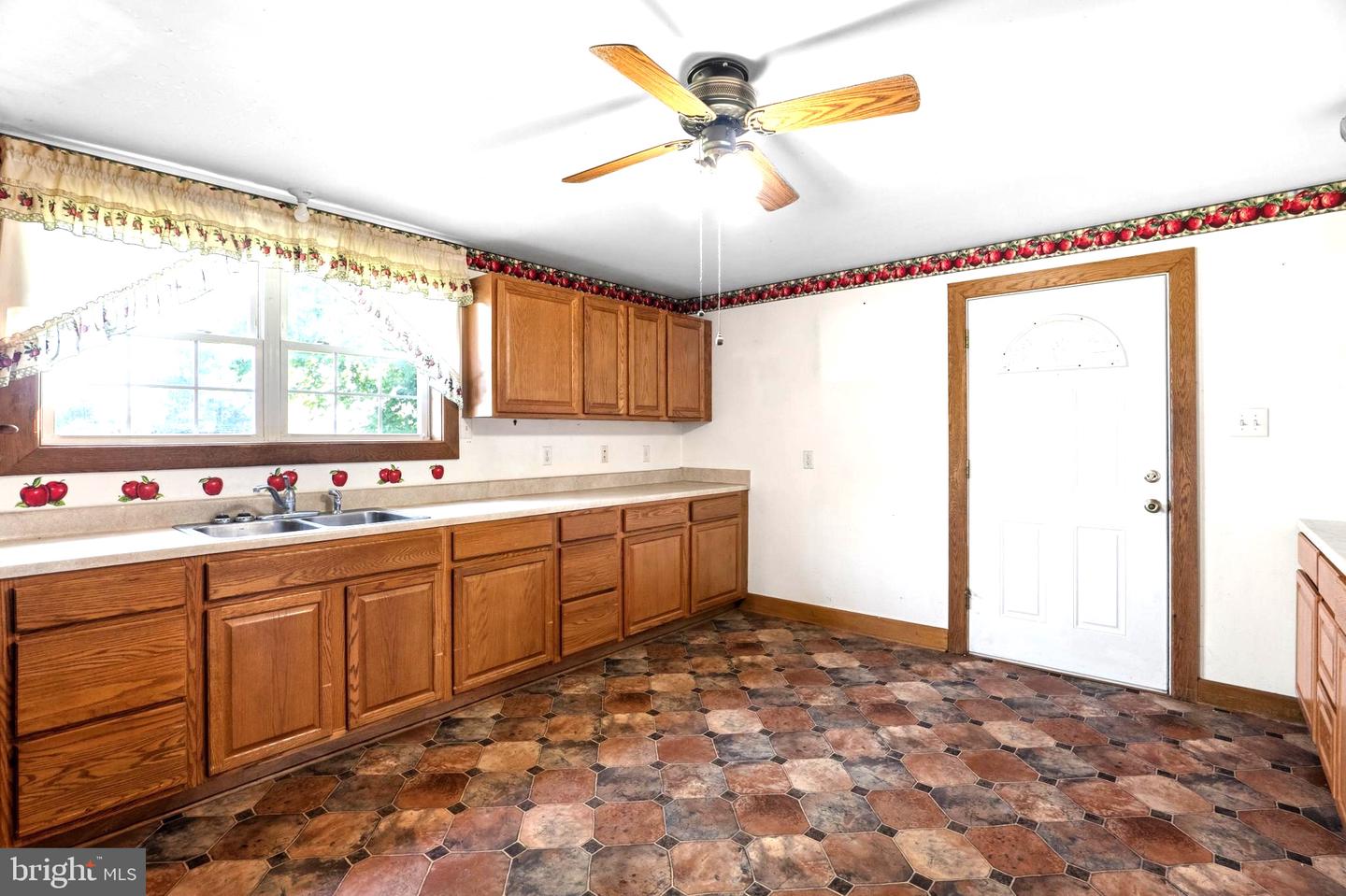 2974 Martinsburg Property Photo 9