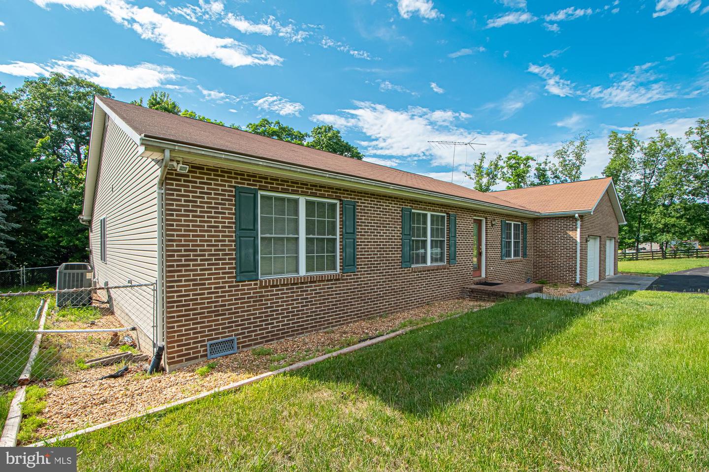 1001 N Timber Ridge Rd Property Photo 3