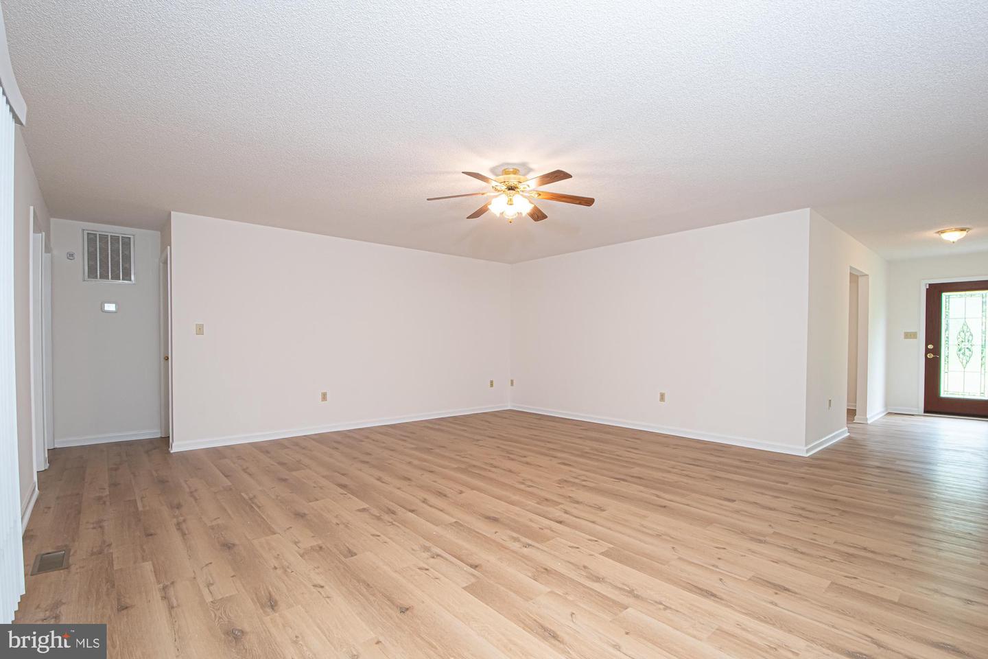 1001 N Timber Ridge Rd Property Photo 5