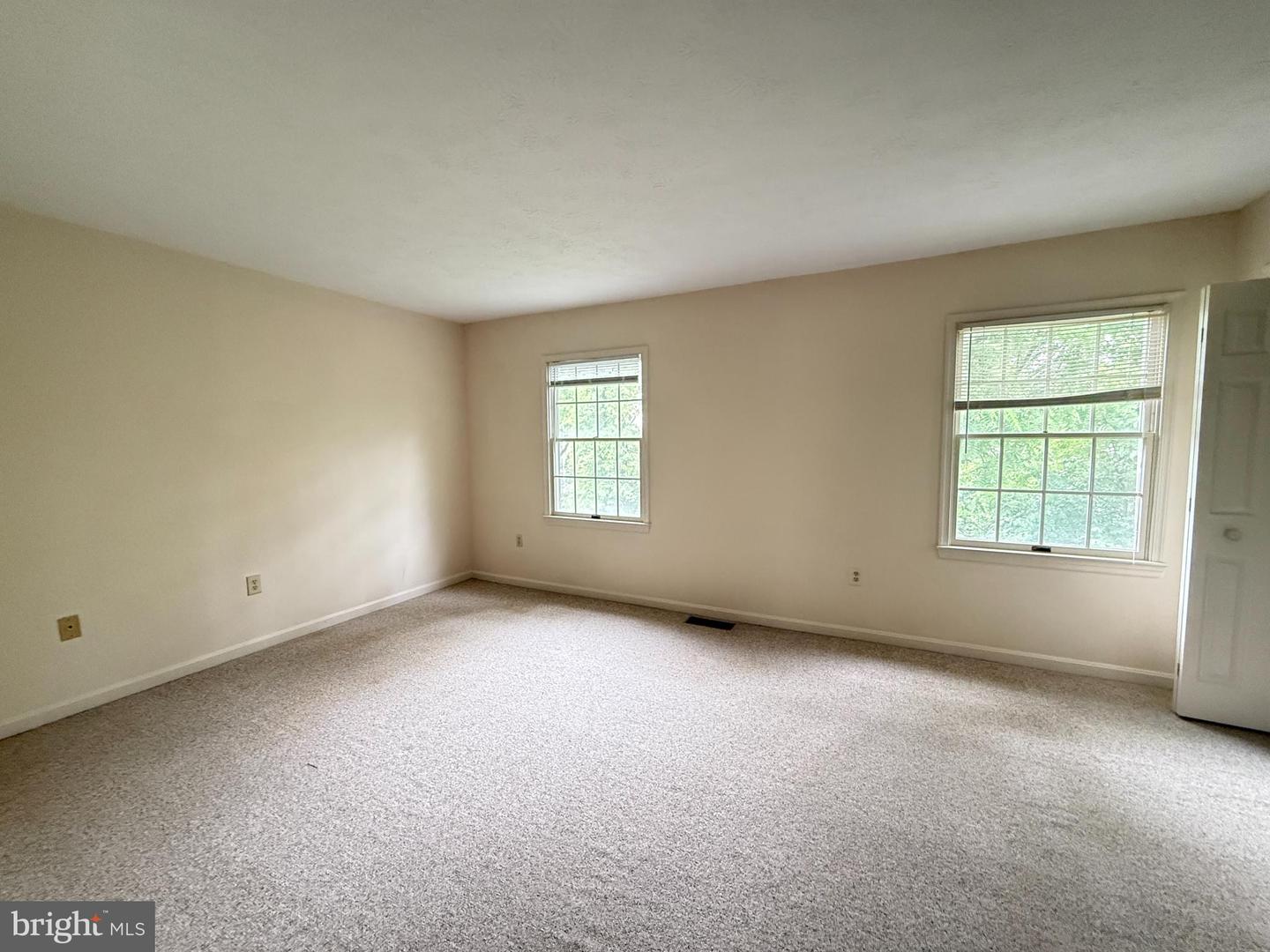 328 Tudor Dr Property Photo 2