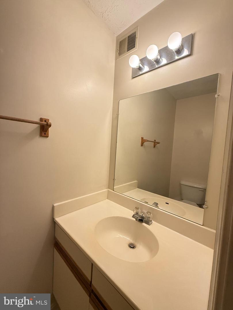 328 Tudor Dr Property Photo 8